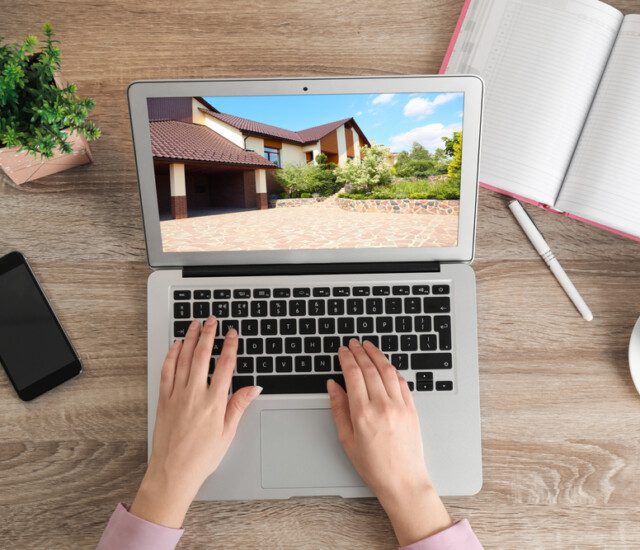 close-up of virtual tour of Oak Trace Senior Living Community shown on laptop